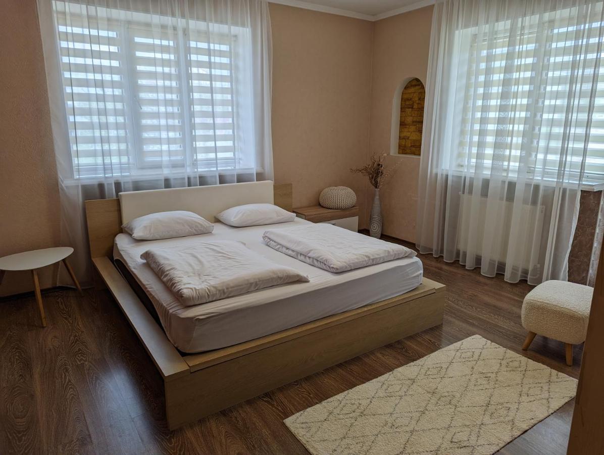 Villa Rodynnyi Maietok Family Estate Kamianets-Podilskyi Habitación foto